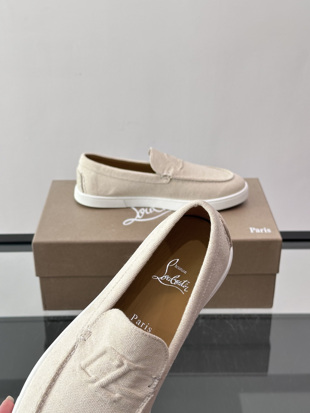 CL 休闲鞋一脚蹬 男士老钱风休闲鞋Christian Louboutin 休闲鞋👟！这双老钱风一脚蹬 