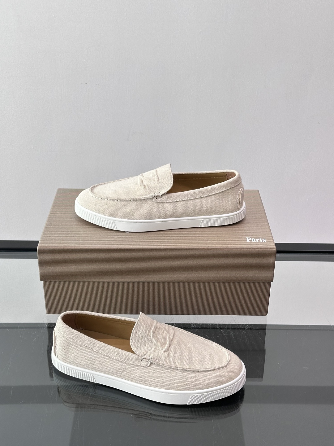 CL 休闲鞋一脚蹬 男士老钱风休闲鞋Christian Louboutin 休闲鞋👟！这双老钱风一脚蹬 