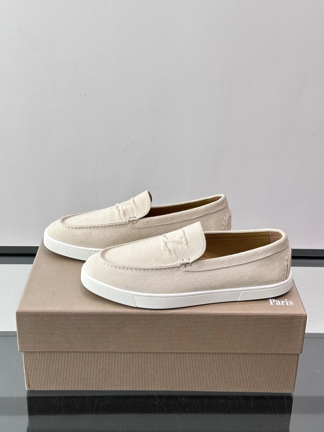 CL 休闲鞋一脚蹬 男士老钱风休闲鞋Christian Louboutin 休闲鞋👟！这双老钱风一脚蹬 