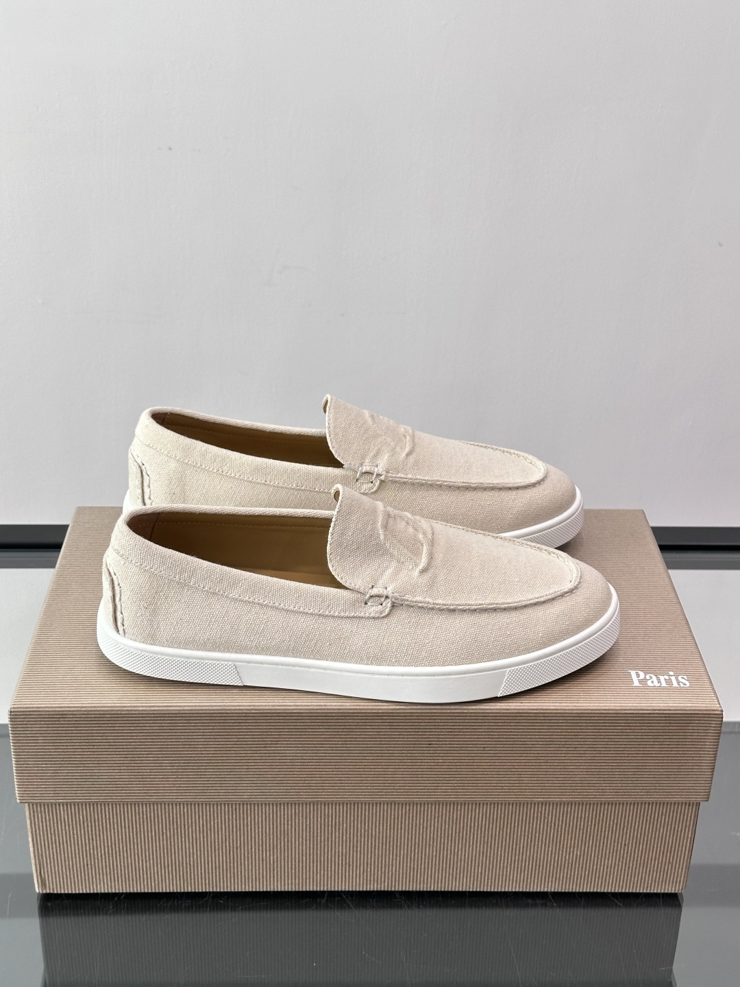 CL 休闲鞋一脚蹬 男士老钱风休闲鞋Christian Louboutin 休闲鞋👟！这双老钱风一脚蹬 