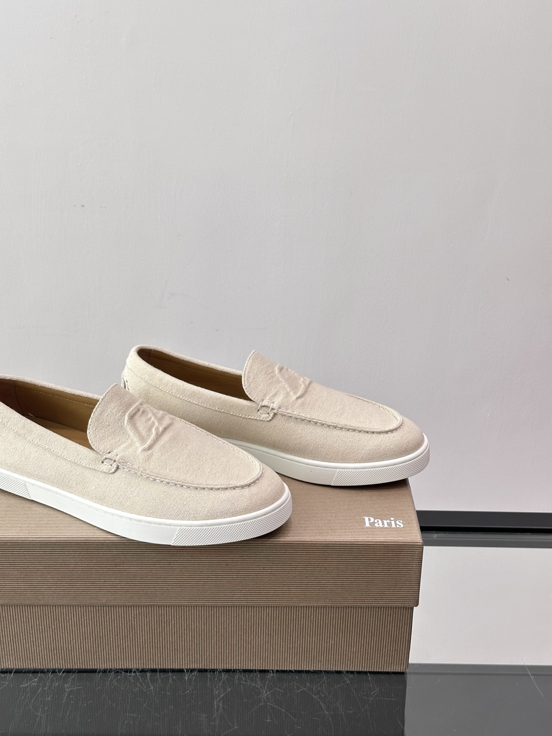 CL 休闲鞋一脚蹬 男士老钱风休闲鞋Christian Louboutin 休闲鞋👟！这双老钱风一脚蹬 