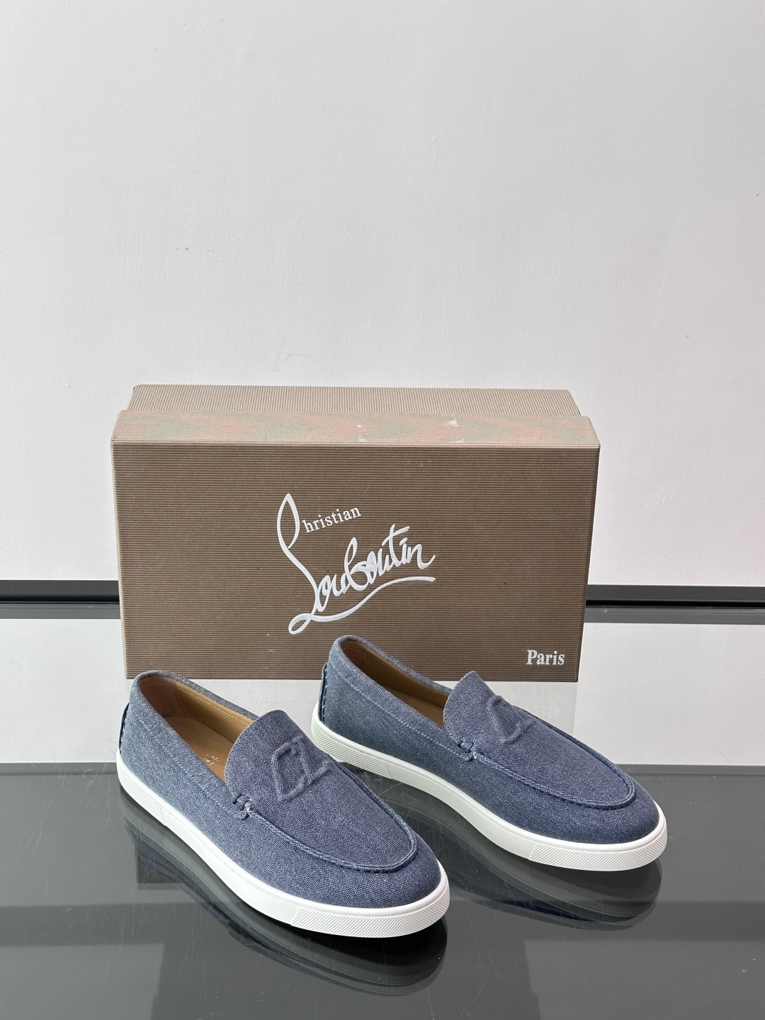 CL 休闲鞋一脚蹬 男士老钱风休闲鞋Christian Louboutin 休闲鞋👟！这双老钱风一脚蹬 