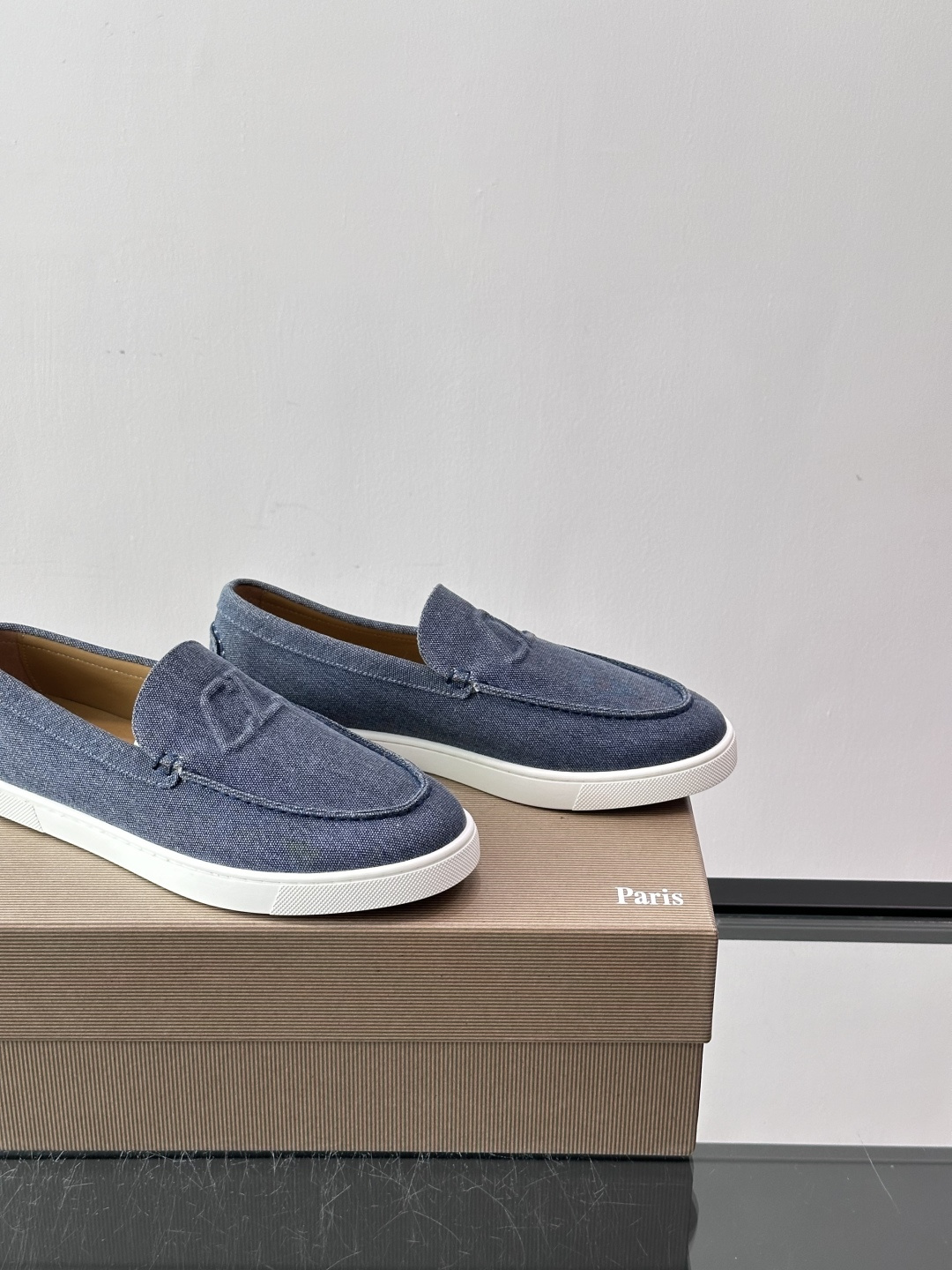 CL 休闲鞋一脚蹬 男士老钱风休闲鞋Christian Louboutin 休闲鞋👟！这双老钱风一脚蹬 