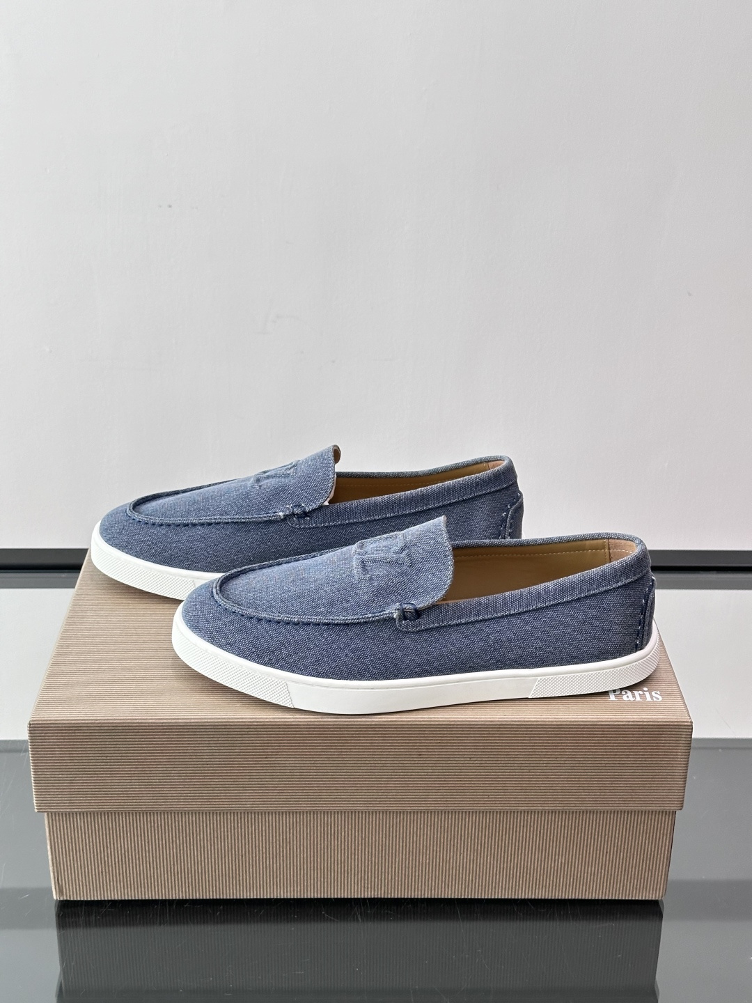 CL 休闲鞋一脚蹬 男士老钱风休闲鞋Christian Louboutin 休闲鞋👟！这双老钱风一脚蹬 