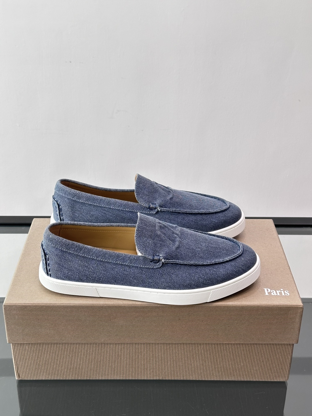 CL 休闲鞋一脚蹬 男士老钱风休闲鞋Christian Louboutin 休闲鞋👟！这双老钱风一脚蹬 