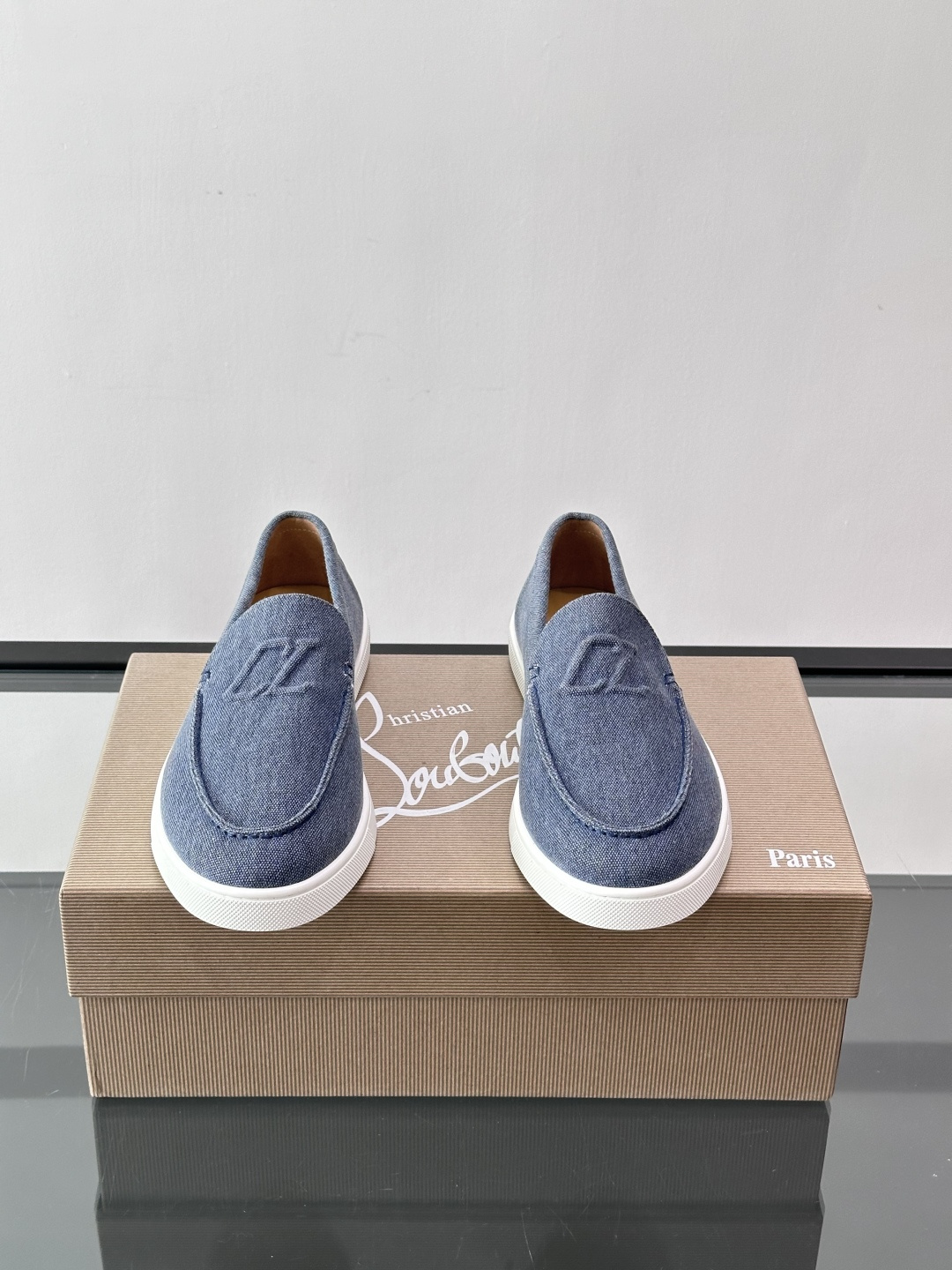 CL 休闲鞋一脚蹬 男士老钱风休闲鞋Christian Louboutin 休闲鞋👟！这双老钱风一脚蹬 
