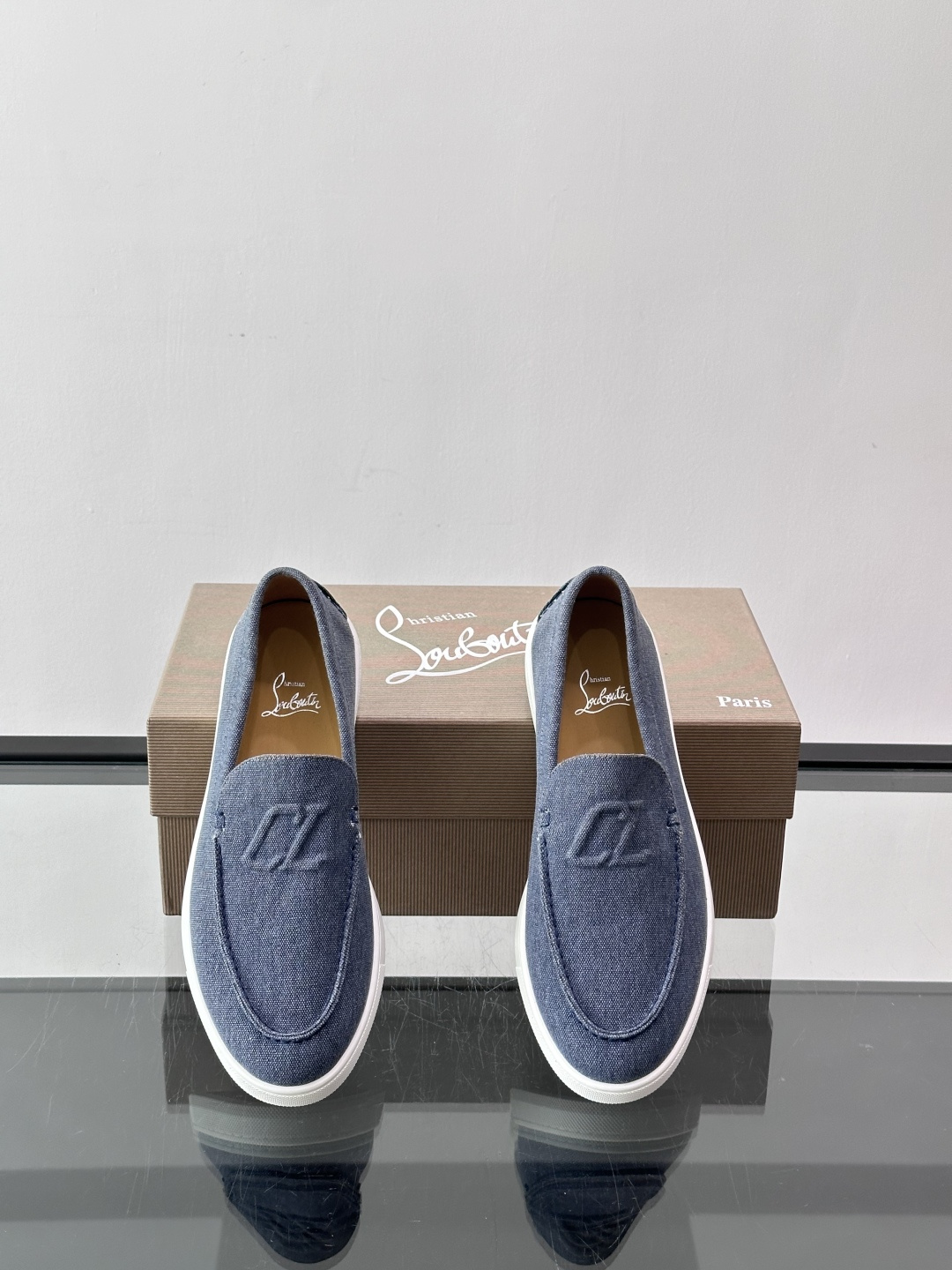 CL 休闲鞋一脚蹬 男士老钱风休闲鞋Christian Louboutin 休闲鞋👟！这双老钱风一脚蹬 