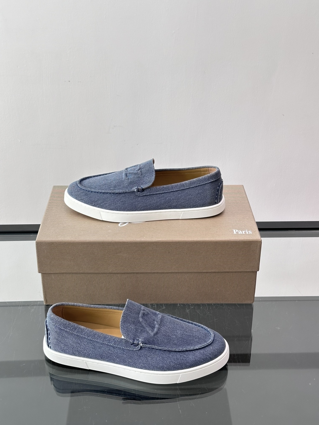 CL 休闲鞋一脚蹬 男士老钱风休闲鞋Christian Louboutin 休闲鞋👟！这双老钱风一脚蹬 