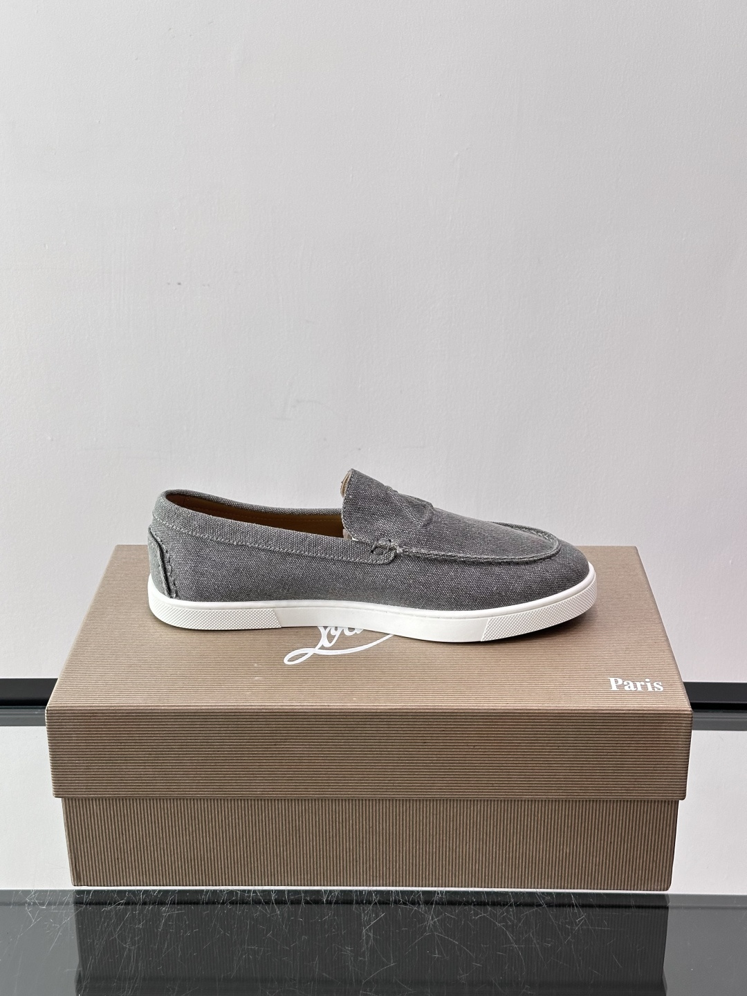 CL 休闲鞋一脚蹬 男士老钱风休闲鞋Christian Louboutin 休闲鞋👟！这双老钱风一脚蹬 