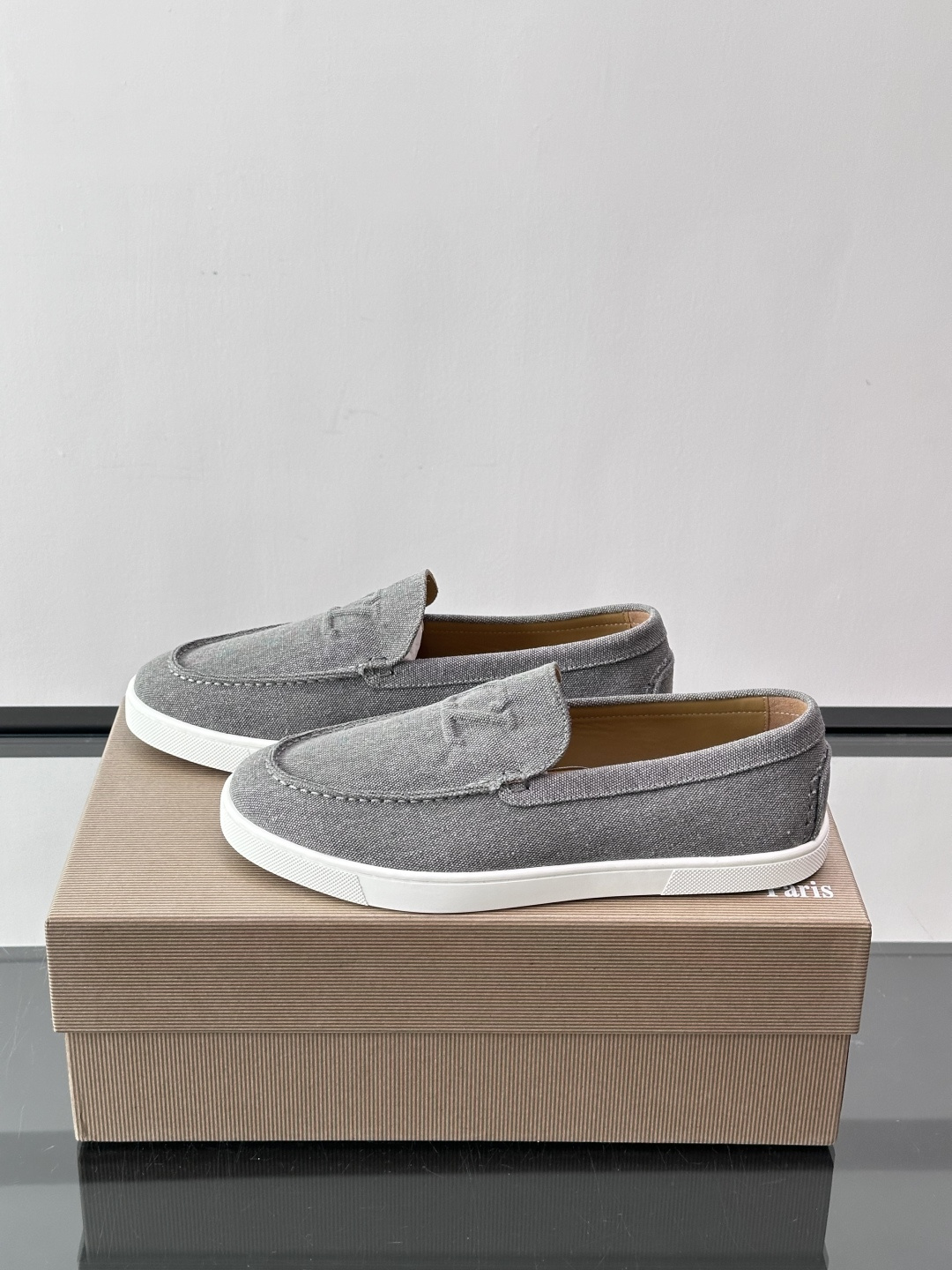 CL 休闲鞋一脚蹬 男士老钱风休闲鞋Christian Louboutin 休闲鞋👟！这双老钱风一脚蹬 