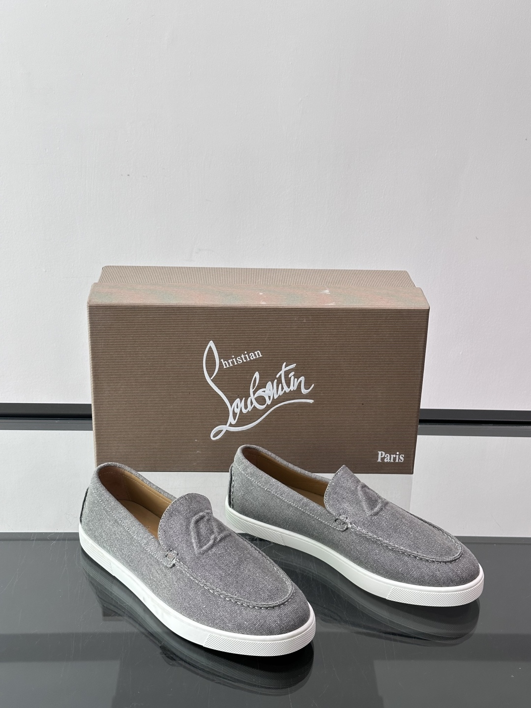 CL 休闲鞋一脚蹬 男士老钱风休闲鞋Christian Louboutin 休闲鞋👟！这双老钱风一脚蹬 