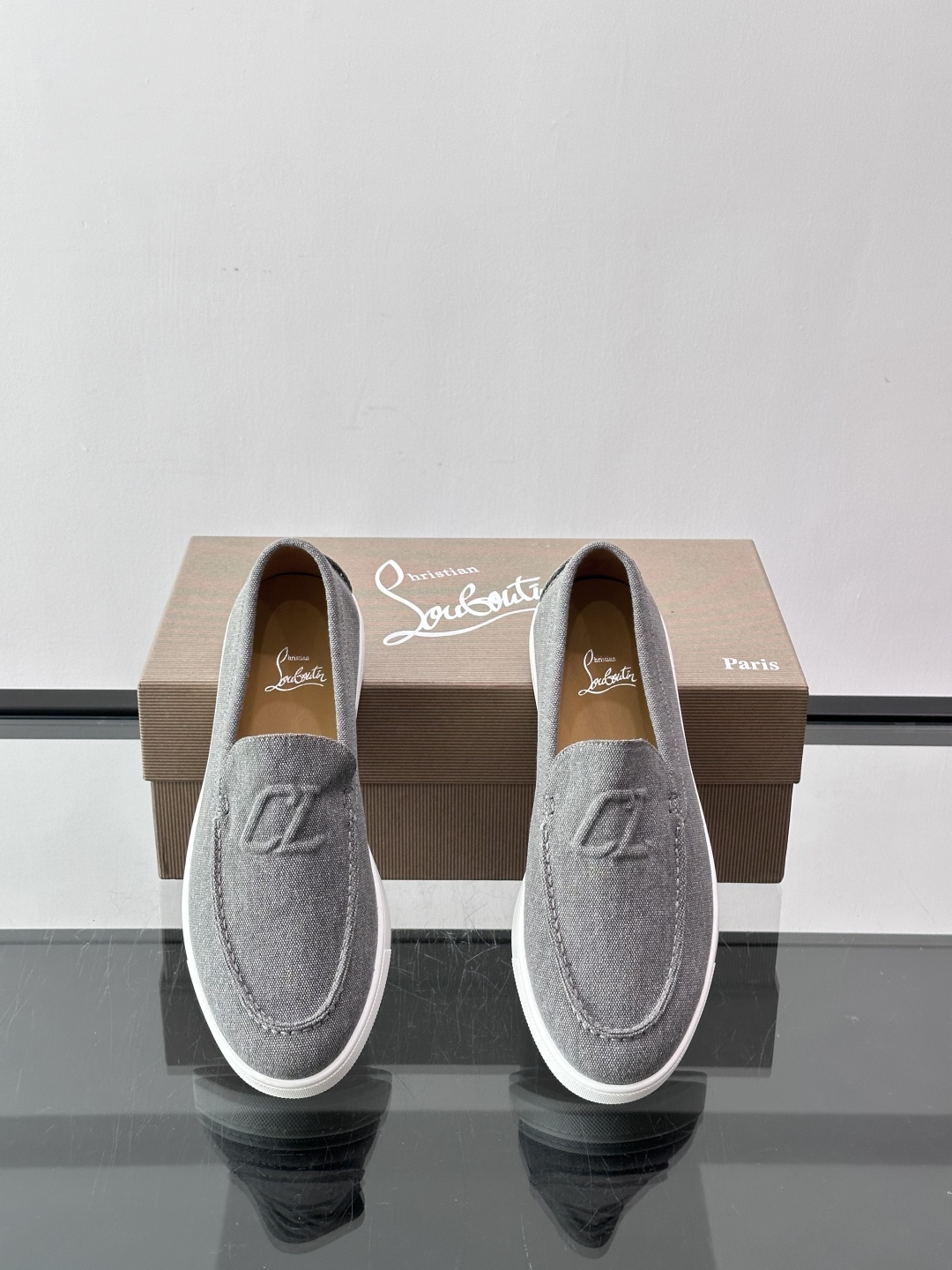 CL 休闲鞋一脚蹬 男士老钱风休闲鞋Christian Louboutin 休闲鞋👟！这双老钱风一脚蹬 