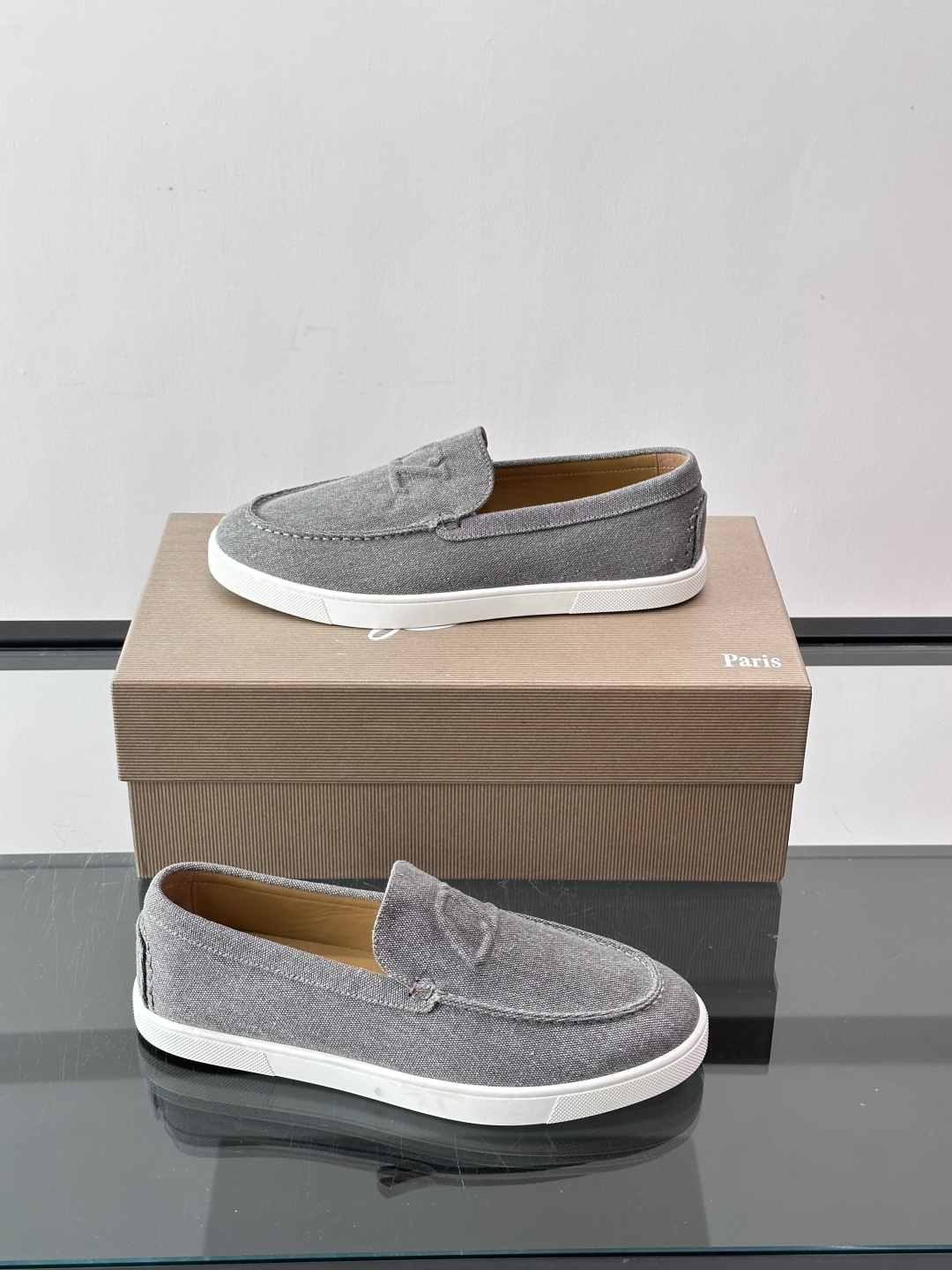 CL 休闲鞋一脚蹬 男士老钱风休闲鞋Christian Louboutin 休闲鞋👟！这双老钱风一脚蹬 