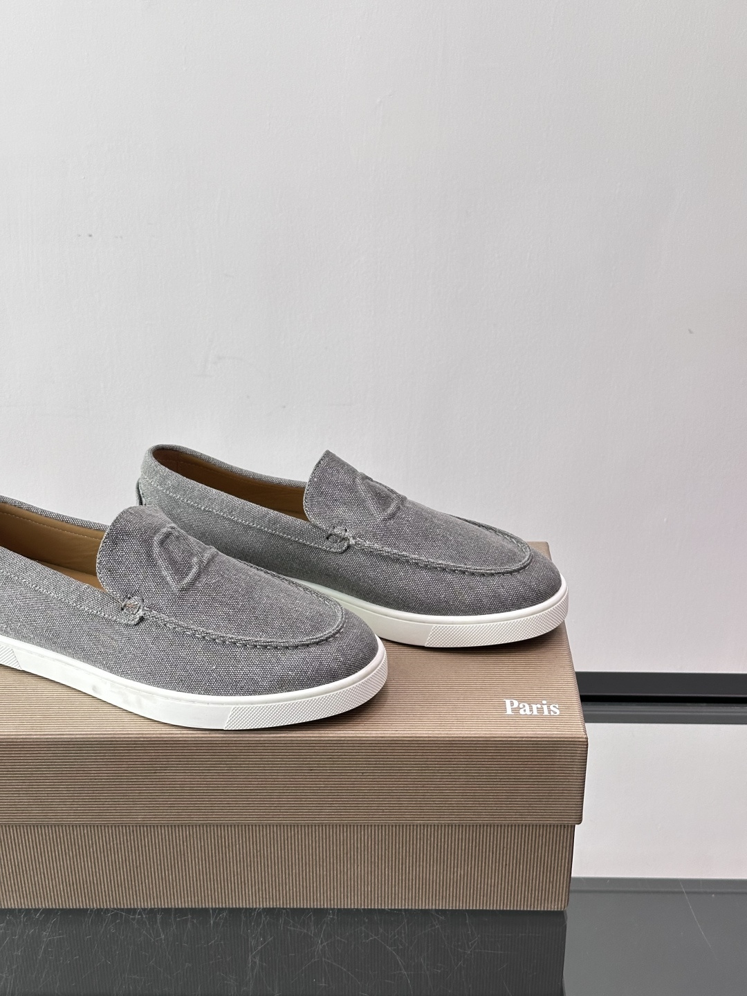 CL 休闲鞋一脚蹬 男士老钱风休闲鞋Christian Louboutin 休闲鞋👟！这双老钱风一脚蹬 