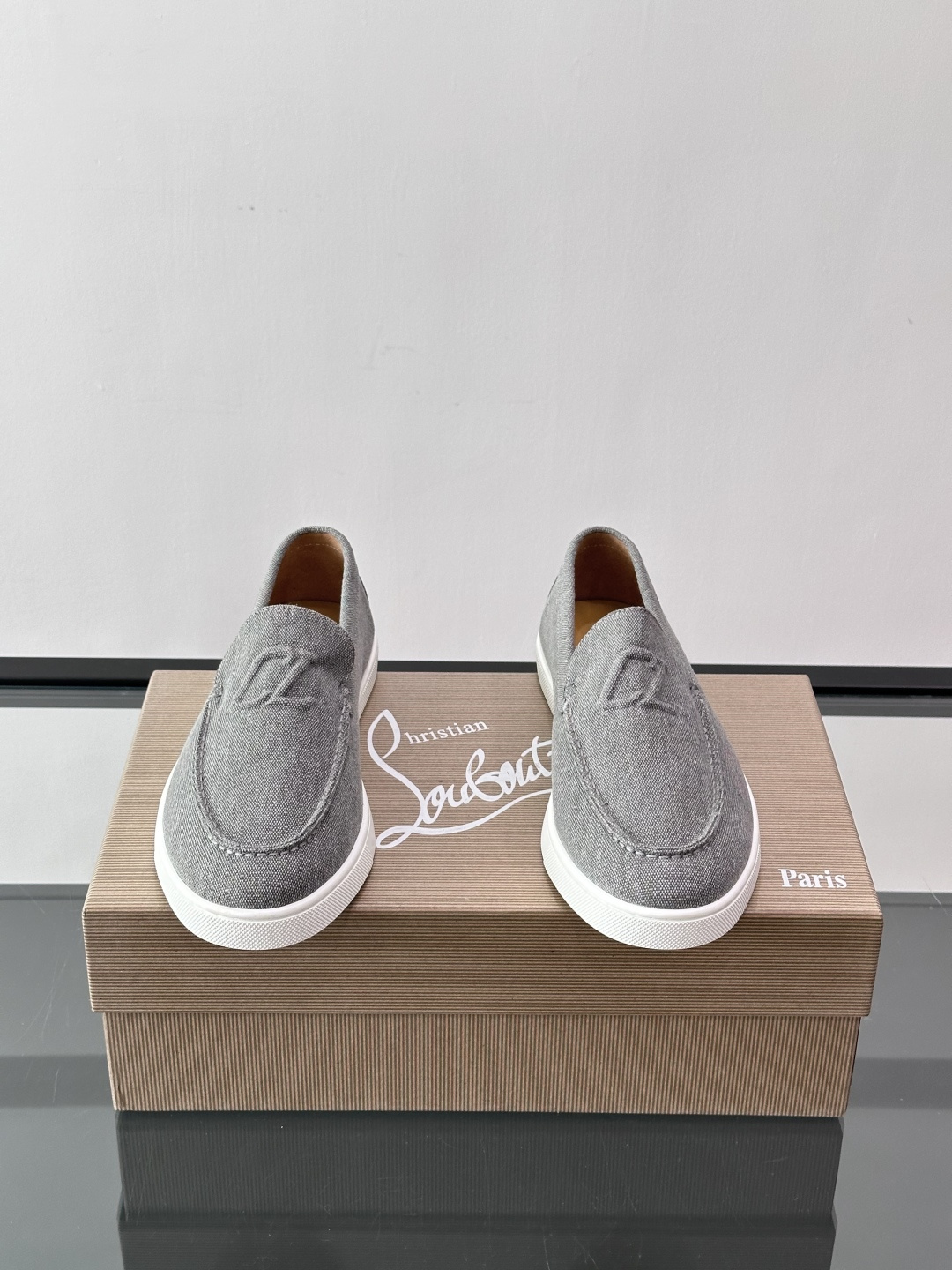 CL 休闲鞋一脚蹬 男士老钱风休闲鞋Christian Louboutin 休闲鞋👟！这双老钱风一脚蹬 