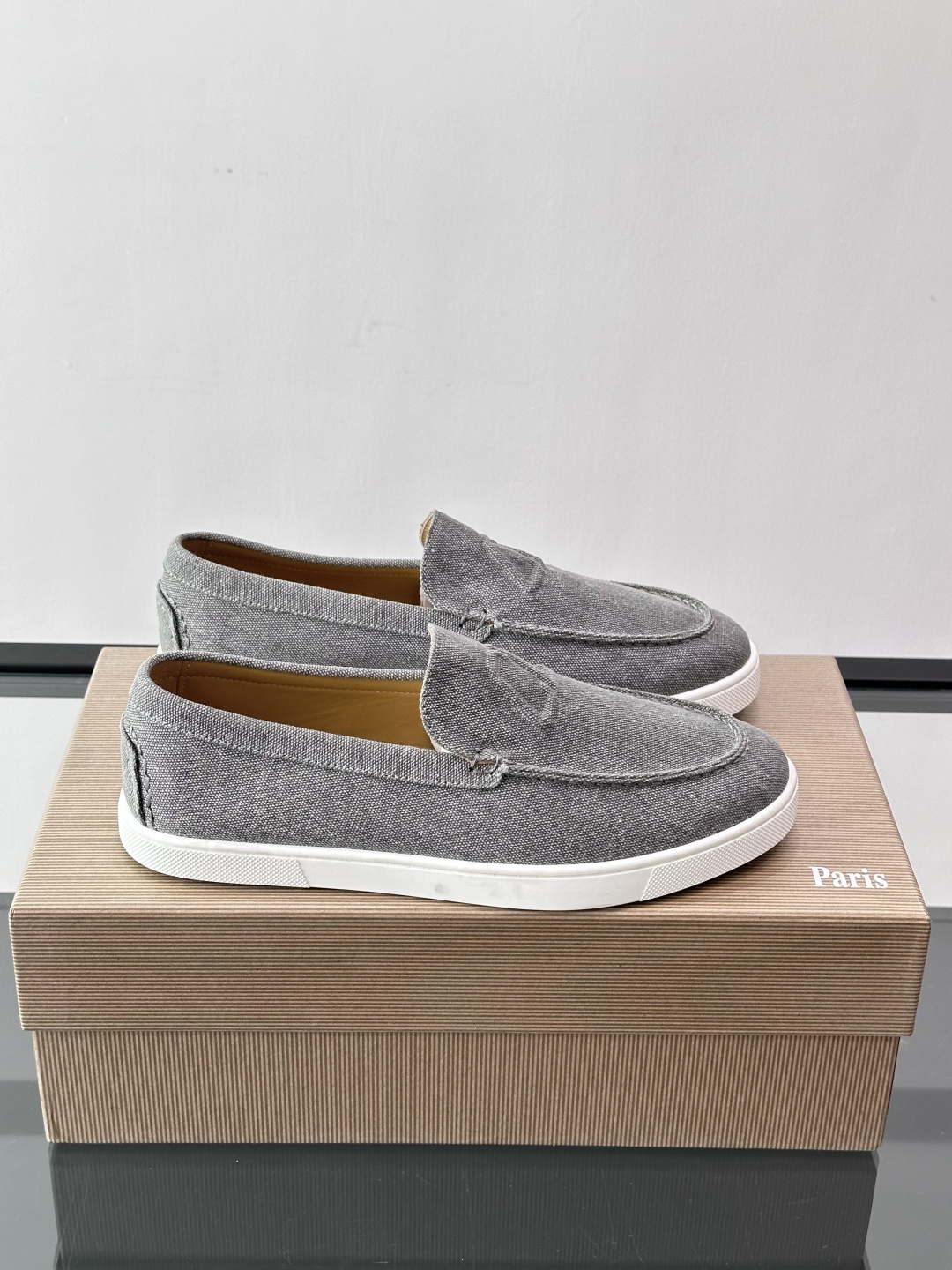 CL 休闲鞋一脚蹬 男士老钱风休闲鞋Christian Louboutin 休闲鞋👟！这双老钱风一脚蹬 