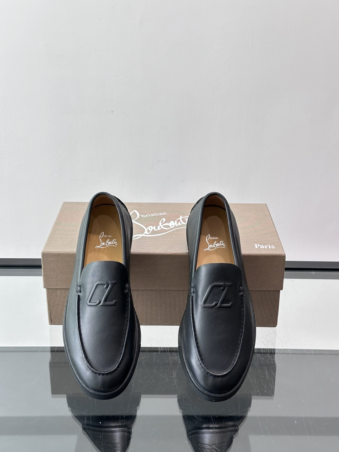 CL 休闲鞋一脚蹬 男士老钱风休闲鞋Christian Louboutin 休闲鞋👟！这双老钱风一脚蹬 