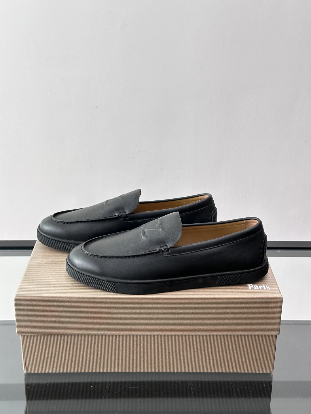 CL 休闲鞋一脚蹬 男士老钱风休闲鞋Christian Louboutin 休闲鞋👟！这双老钱风一脚蹬 