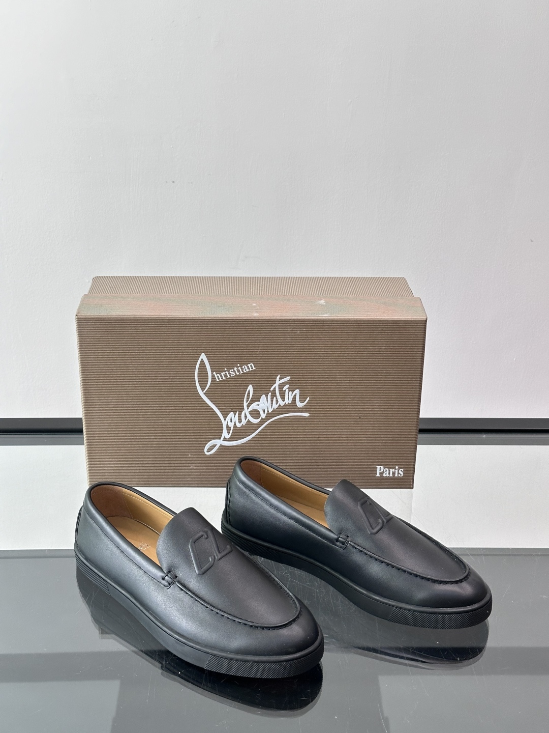 CL 休闲鞋一脚蹬 男士老钱风休闲鞋Christian Louboutin 休闲鞋👟！这双老钱风一脚蹬 