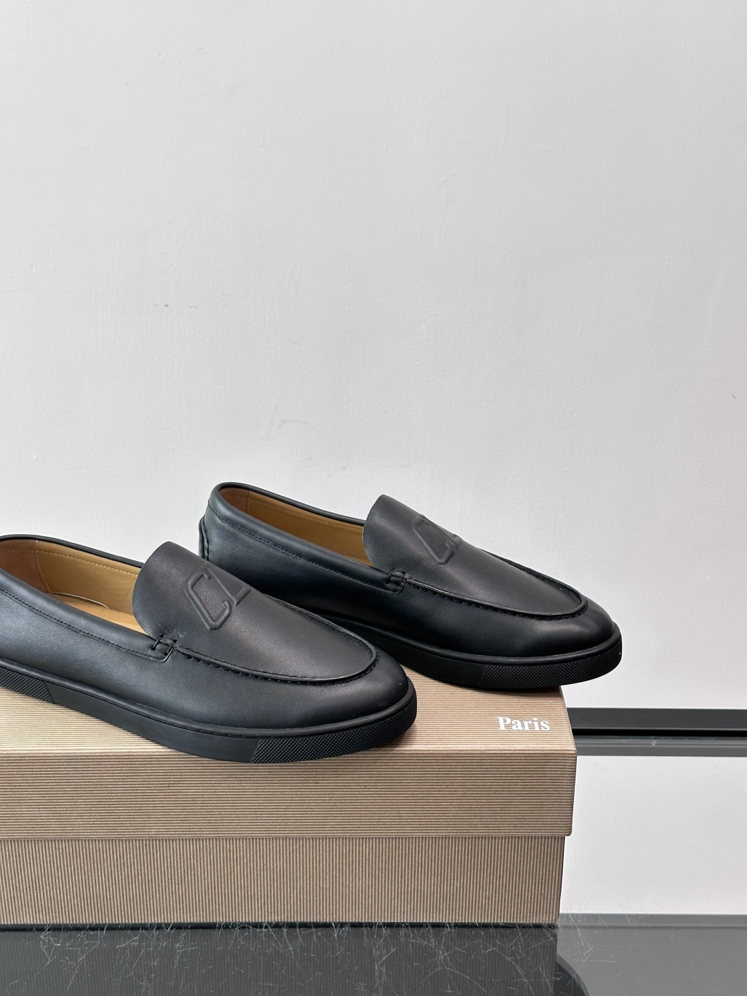 CL 休闲鞋一脚蹬 男士老钱风休闲鞋Christian Louboutin 休闲鞋👟！这双老钱风一脚蹬 