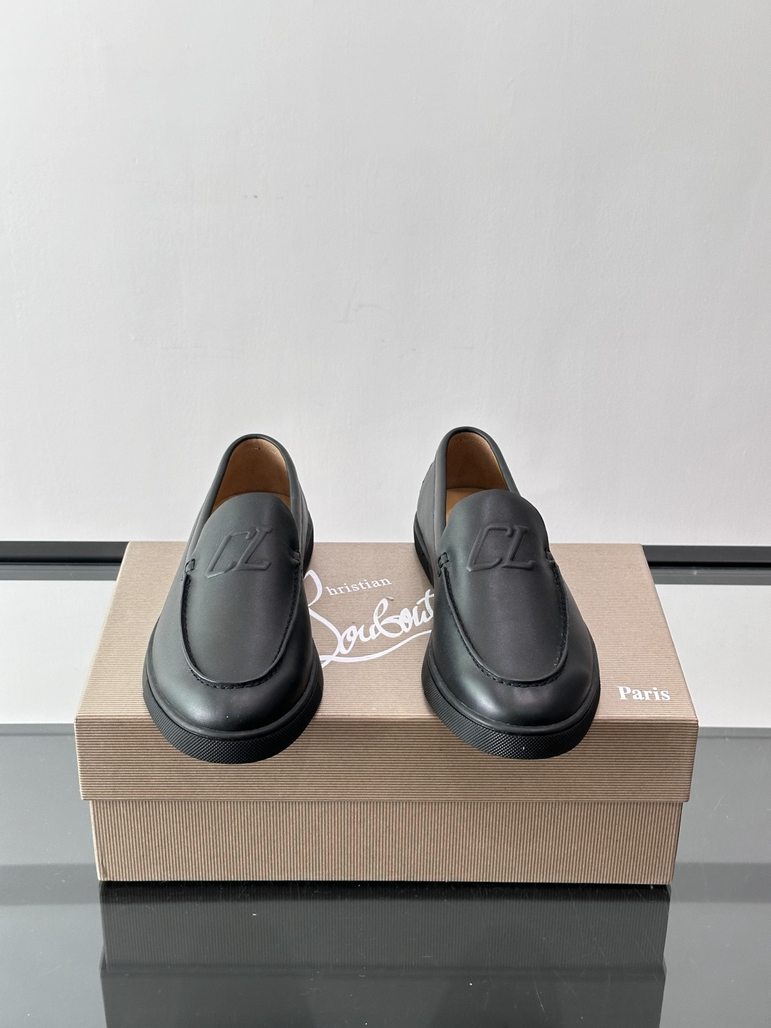 CL 休闲鞋一脚蹬 男士老钱风休闲鞋Christian Louboutin 休闲鞋👟！这双老钱风一脚蹬 