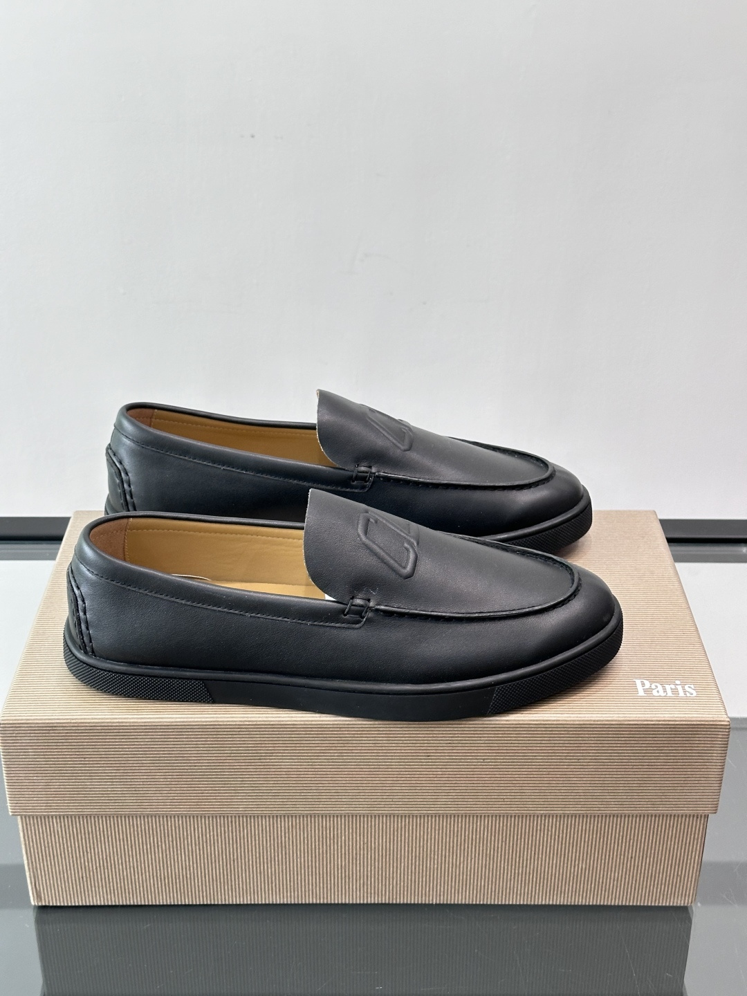 CL 休闲鞋一脚蹬 男士老钱风休闲鞋Christian Louboutin 休闲鞋👟！这双老钱风一脚蹬 