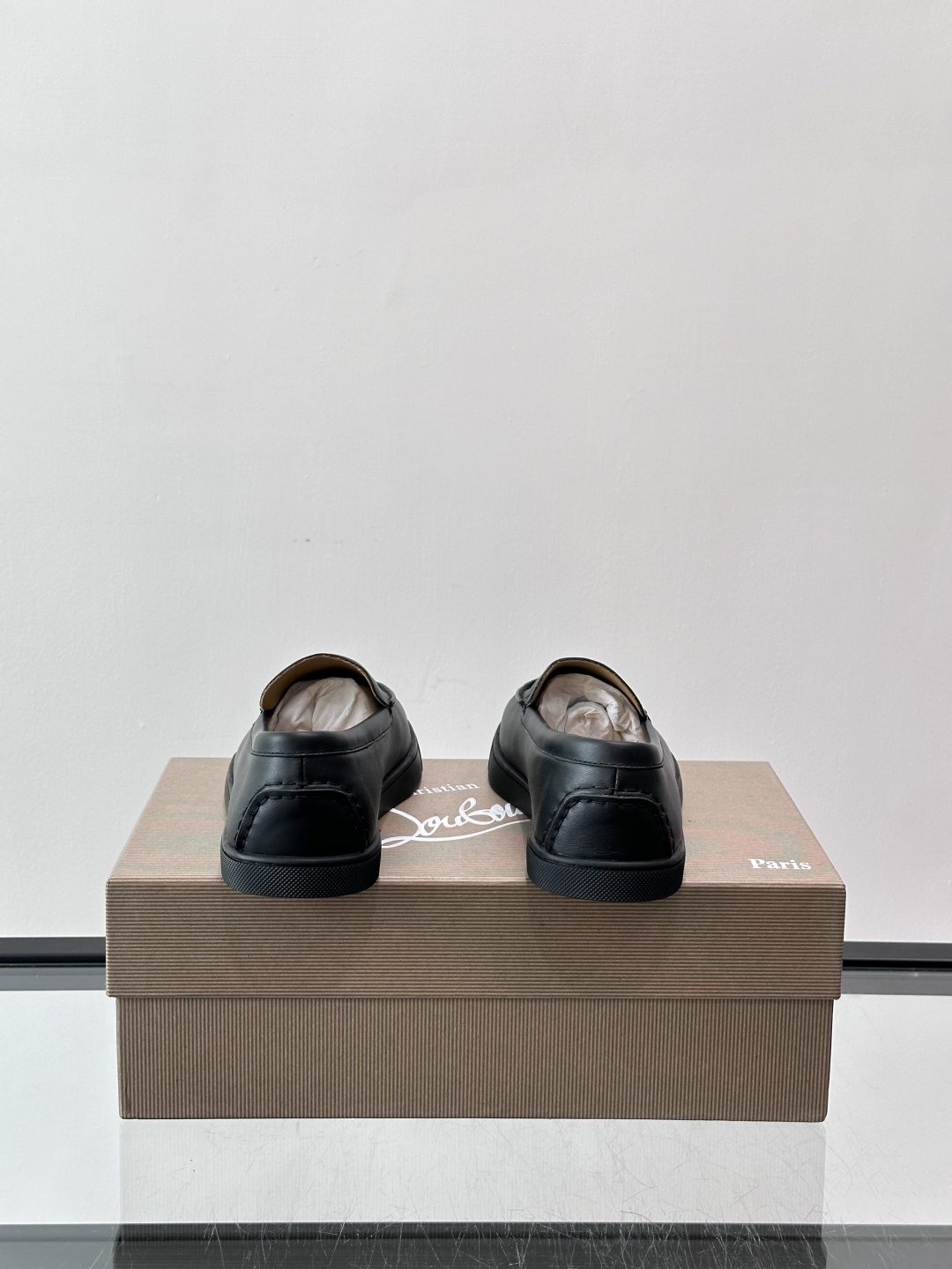 CL 休闲鞋一脚蹬 男士老钱风休闲鞋Christian Louboutin 休闲鞋👟！这双老钱风一脚蹬 