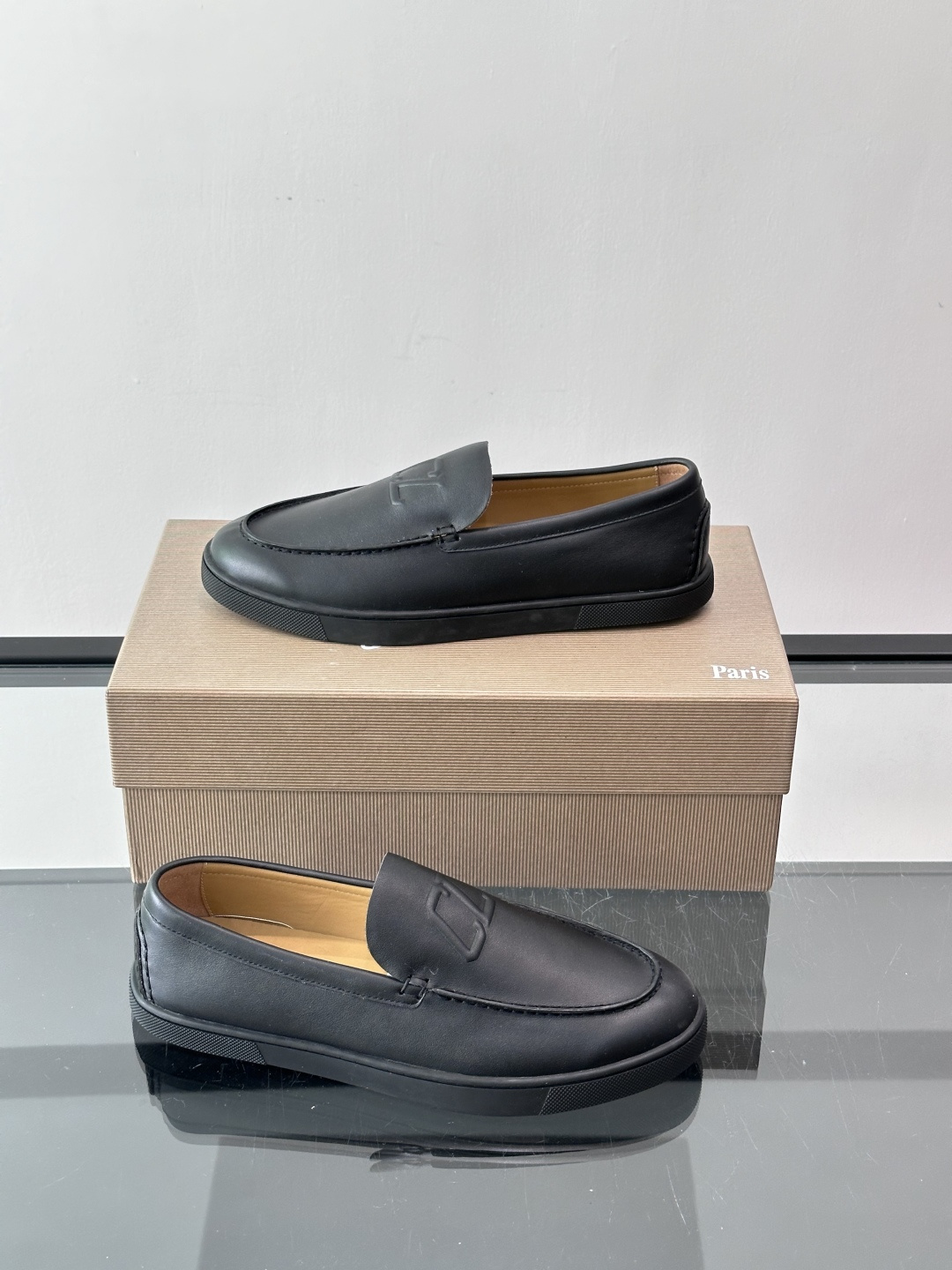 CL 休闲鞋一脚蹬 男士老钱风休闲鞋Christian Louboutin 休闲鞋👟！这双老钱风一脚蹬 