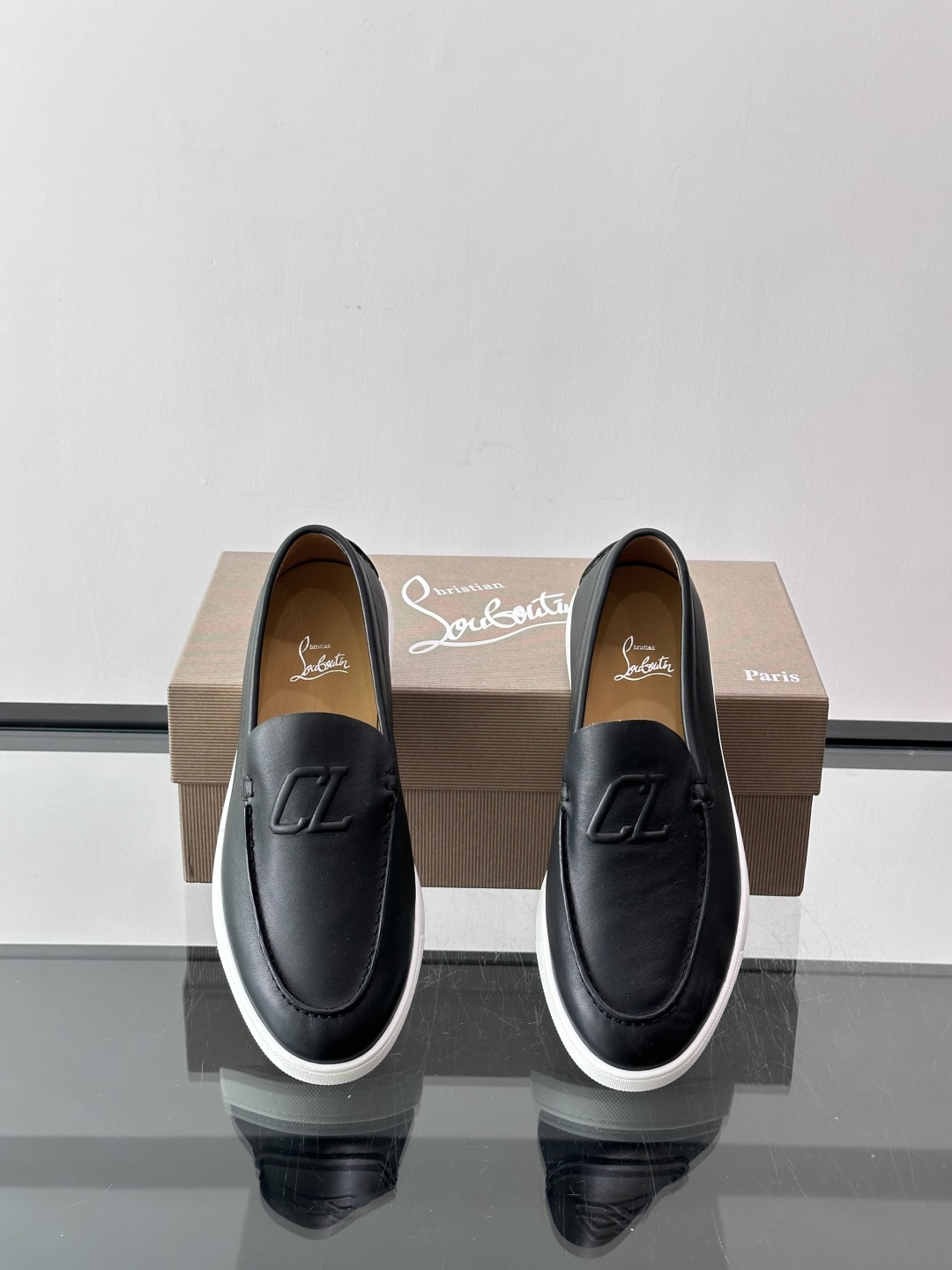 CL 休闲鞋一脚蹬 男士老钱风休闲鞋Christian Louboutin 休闲鞋👟！这双老钱风一脚蹬 