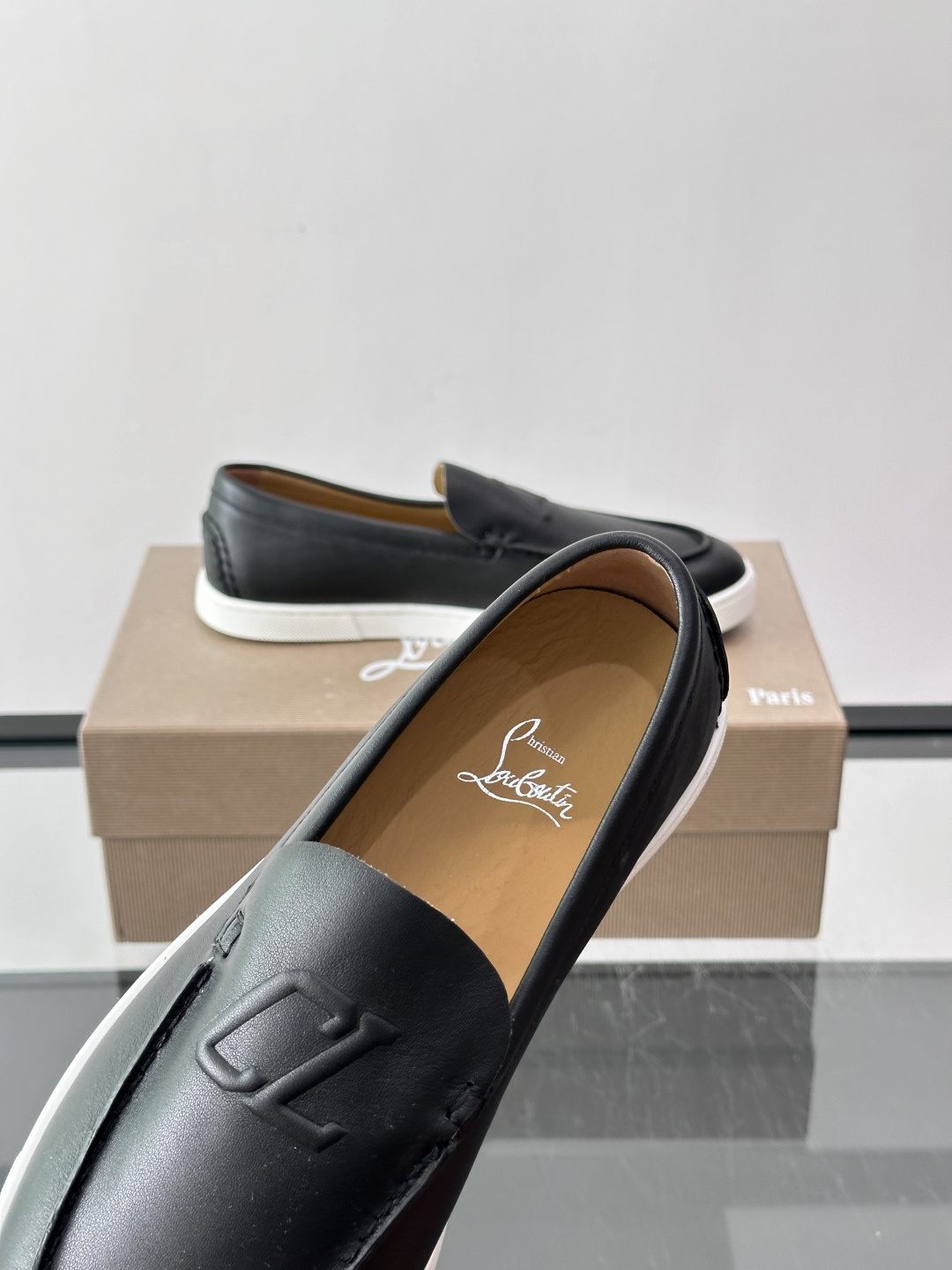 CL 休闲鞋一脚蹬 男士老钱风休闲鞋Christian Louboutin 休闲鞋👟！这双老钱风一脚蹬 