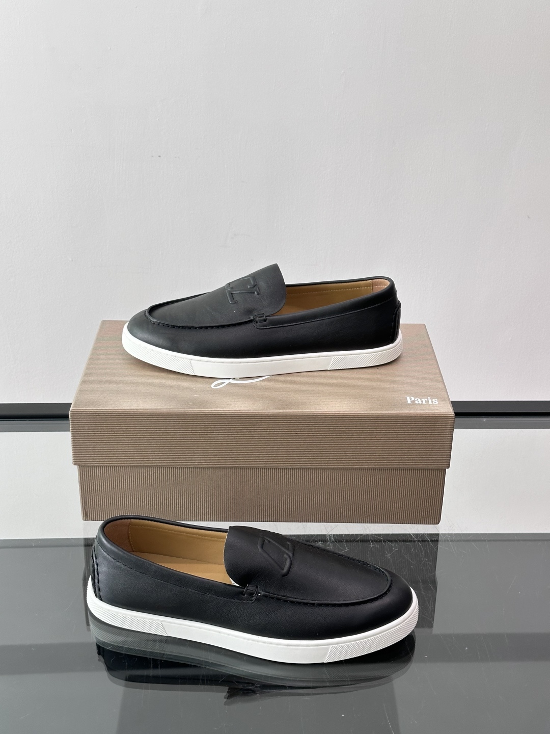 CL 休闲鞋一脚蹬 男士老钱风休闲鞋Christian Louboutin 休闲鞋👟！这双老钱风一脚蹬 