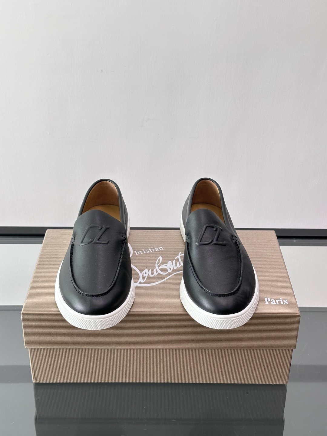 CL 休闲鞋一脚蹬 男士老钱风休闲鞋Christian Louboutin 休闲鞋👟！这双老钱风一脚蹬 