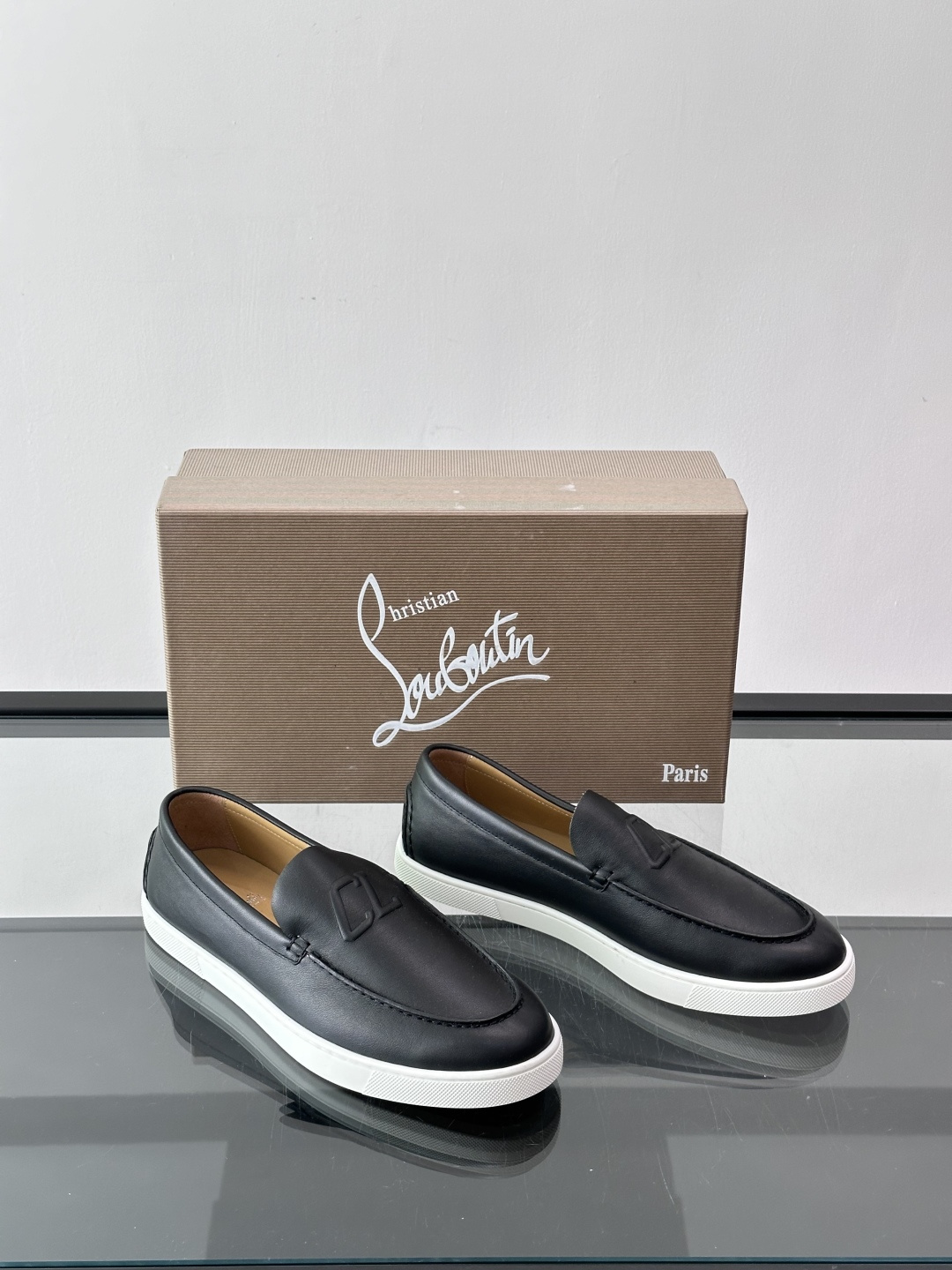 CL 休闲鞋一脚蹬 男士老钱风休闲鞋Christian Louboutin 休闲鞋👟！这双老钱风一脚蹬 