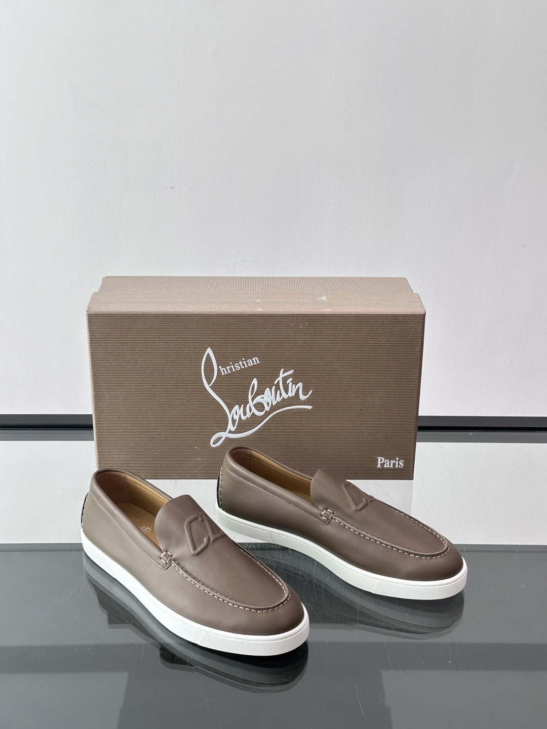 CL 休闲鞋一脚蹬 男士老钱风休闲鞋Christian Louboutin 休闲鞋👟！这双老钱风一脚蹬 