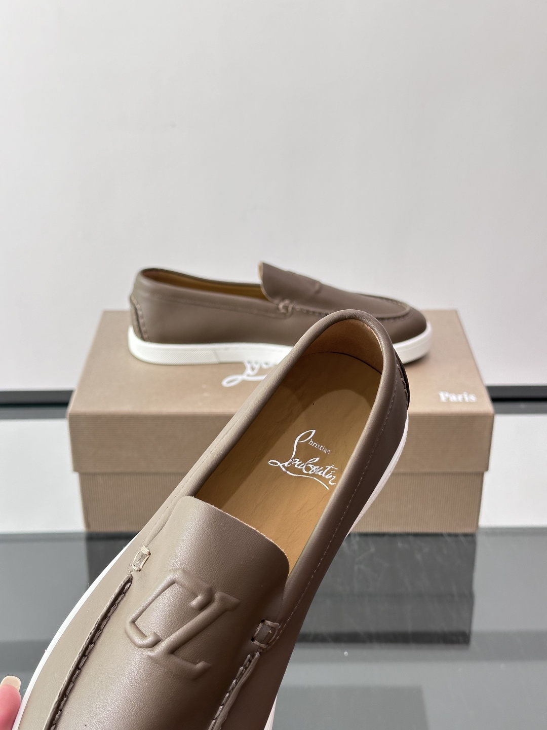 CL 休闲鞋一脚蹬 男士老钱风休闲鞋Christian Louboutin 休闲鞋👟！这双老钱风一脚蹬 