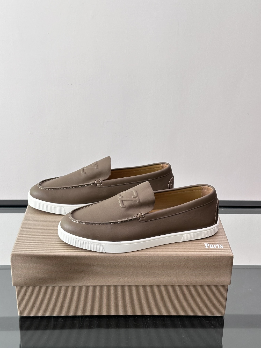 CL 休闲鞋一脚蹬 男士老钱风休闲鞋Christian Louboutin 休闲鞋👟！这双老钱风一脚蹬 