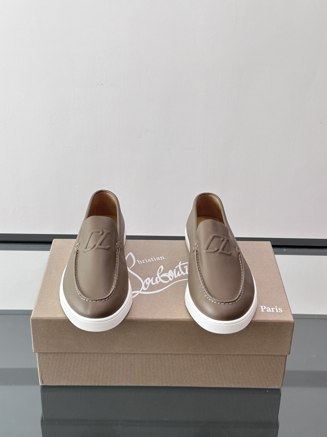 CL 休闲鞋一脚蹬 男士老钱风休闲鞋Christian Louboutin 休闲鞋👟！这双老钱风一脚蹬 