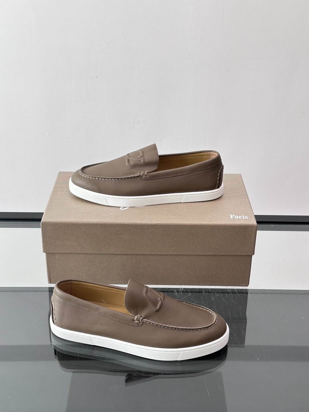 CL 休闲鞋一脚蹬 男士老钱风休闲鞋Christian Louboutin 休闲鞋👟！这双老钱风一脚蹬 