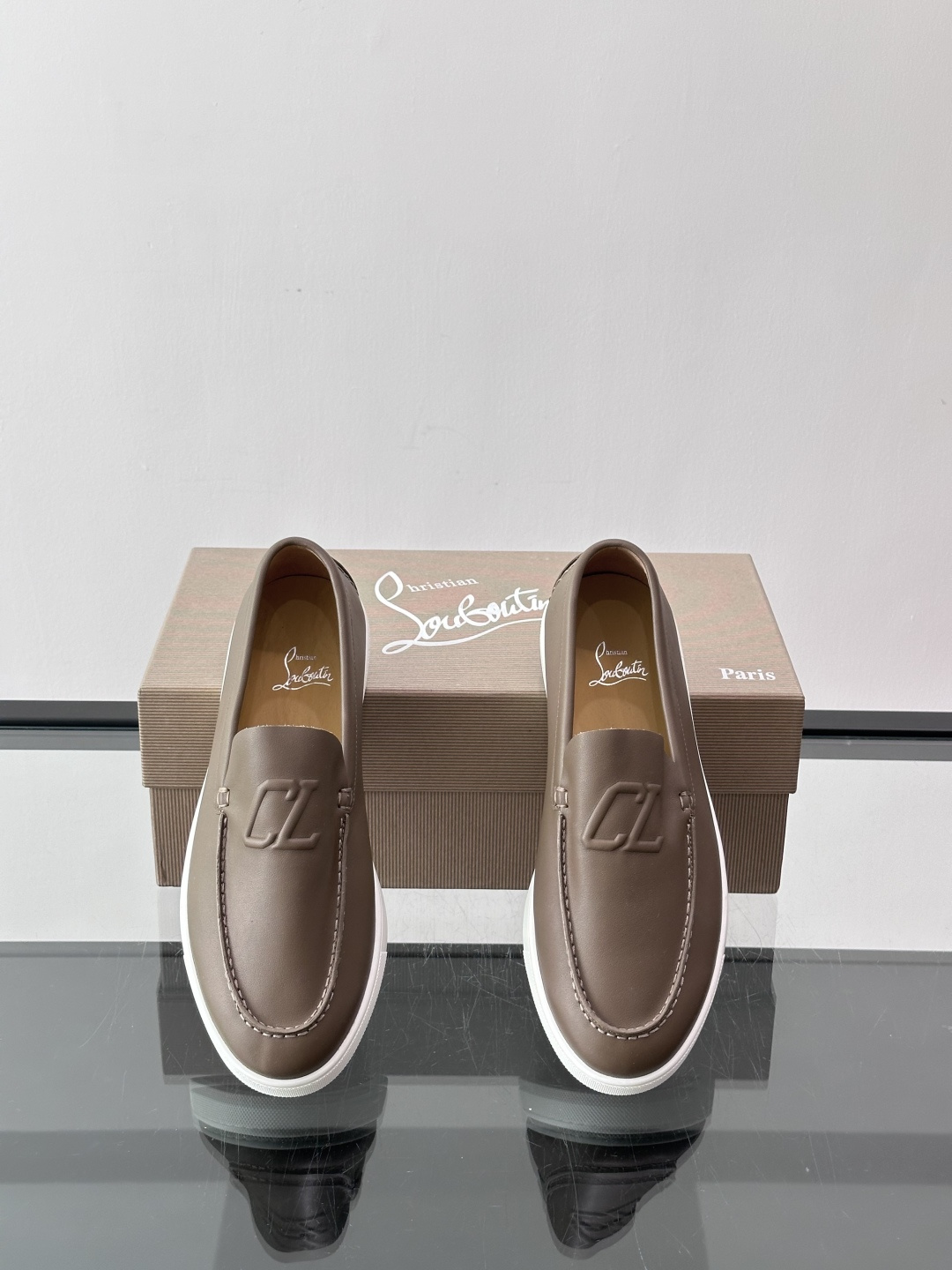 CL 休闲鞋一脚蹬 男士老钱风休闲鞋Christian Louboutin 休闲鞋👟！这双老钱风一脚蹬 