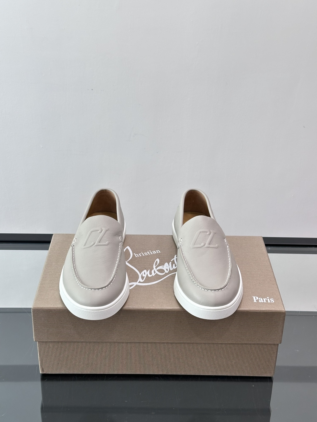 CL 休闲鞋一脚蹬 男士老钱风休闲鞋Christian Louboutin 休闲鞋👟！这双老钱风一脚蹬 