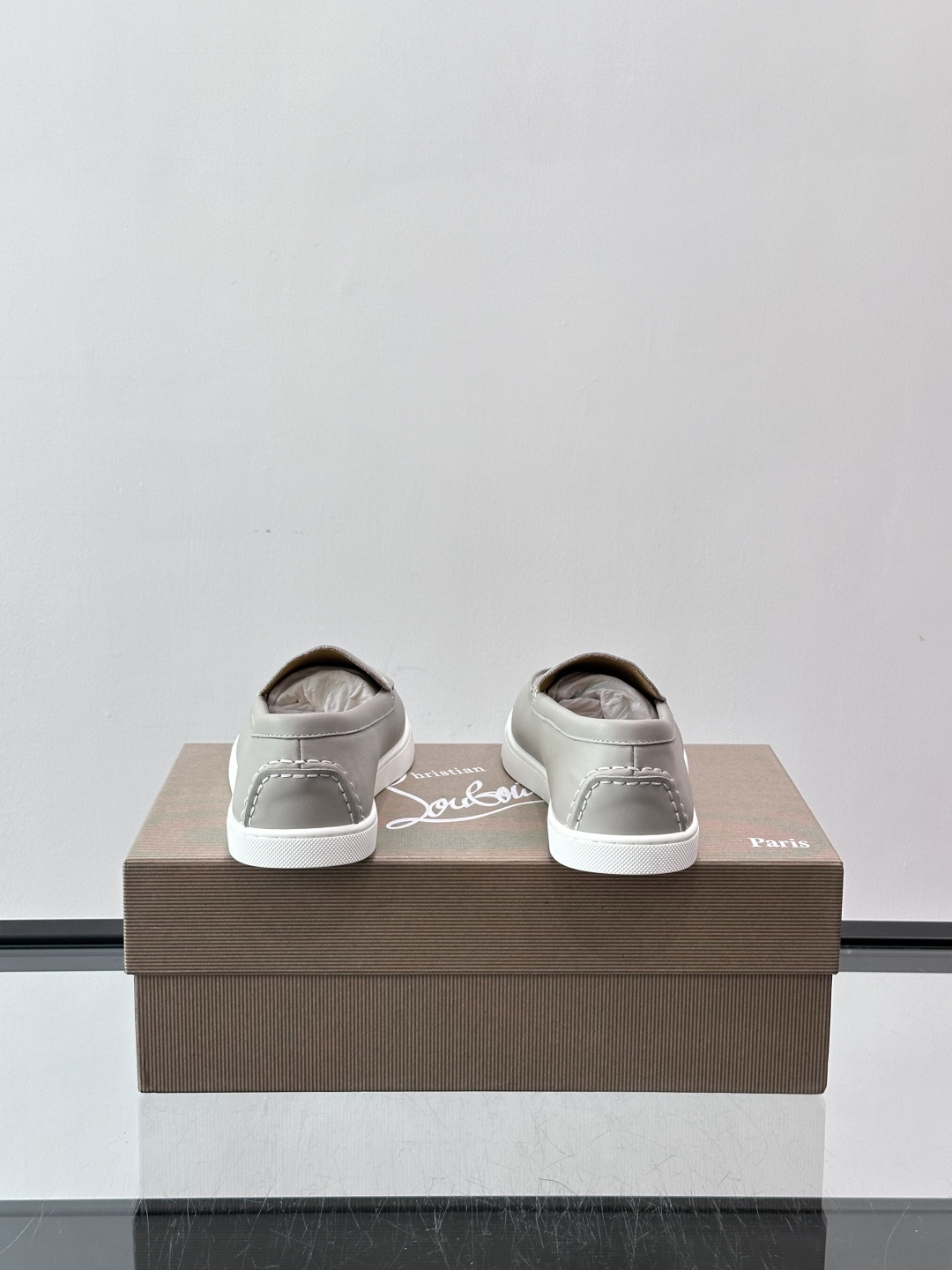 CL 休闲鞋一脚蹬 男士老钱风休闲鞋Christian Louboutin 休闲鞋👟！这双老钱风一脚蹬 