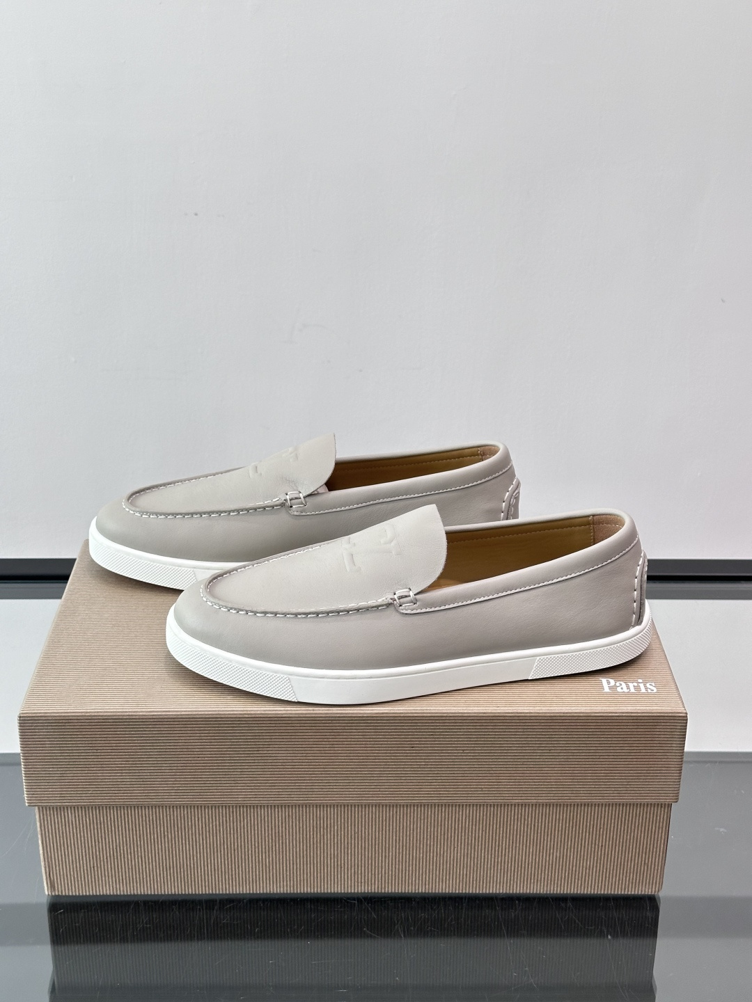 CL 休闲鞋一脚蹬 男士老钱风休闲鞋Christian Louboutin 休闲鞋👟！这双老钱风一脚蹬 