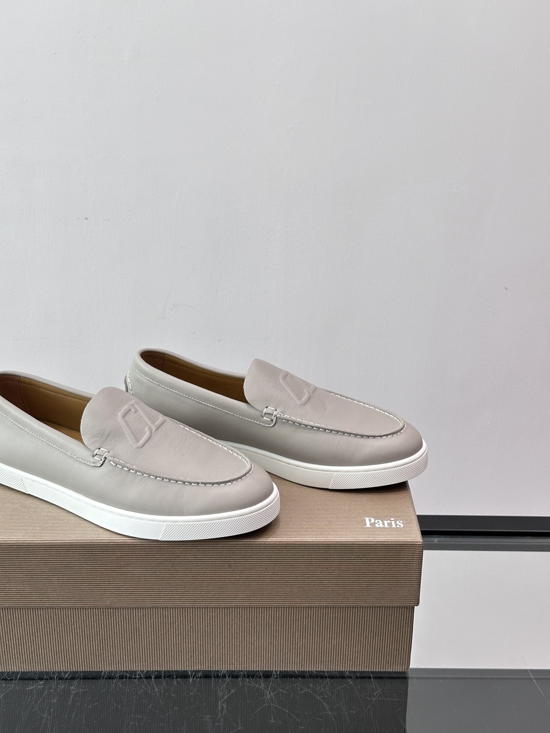 CL 休闲鞋一脚蹬 男士老钱风休闲鞋Christian Louboutin 休闲鞋👟！这双老钱风一脚蹬 