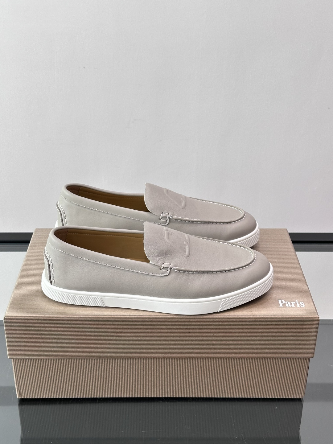 CL 休闲鞋一脚蹬 男士老钱风休闲鞋Christian Louboutin 休闲鞋👟！这双老钱风一脚蹬 