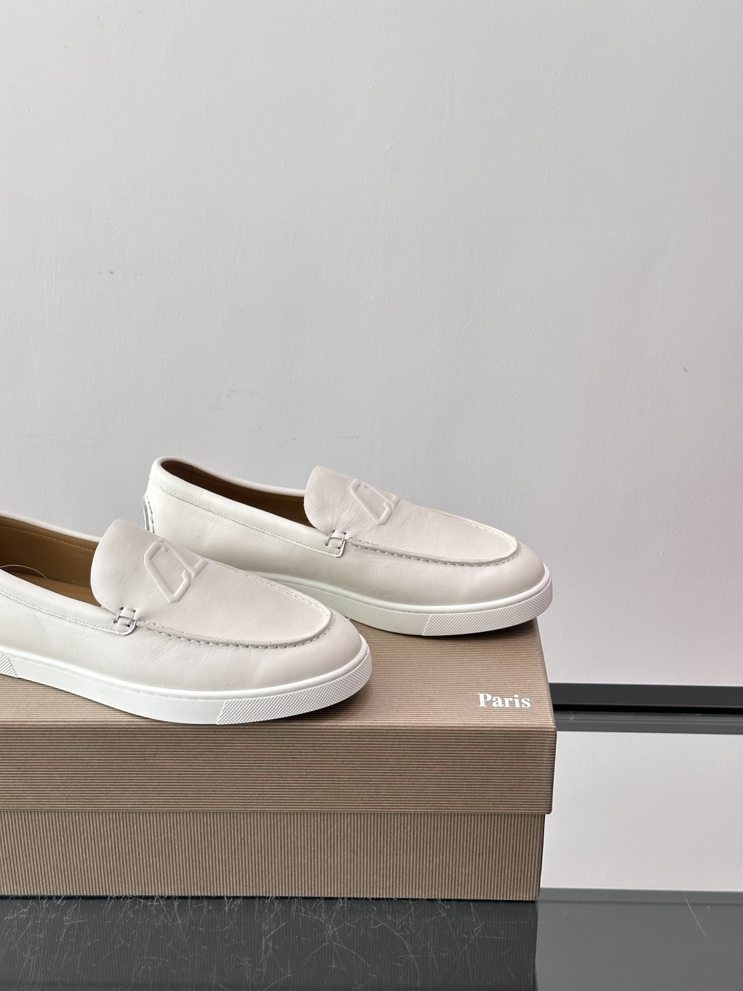 CL 休闲鞋一脚蹬 男士老钱风休闲鞋Christian Louboutin 休闲鞋👟！这双老钱风一脚蹬 