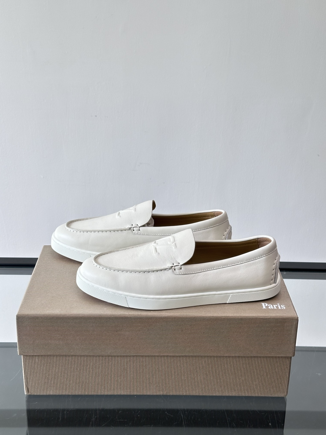 CL 休闲鞋一脚蹬 男士老钱风休闲鞋Christian Louboutin 休闲鞋👟！这双老钱风一脚蹬 