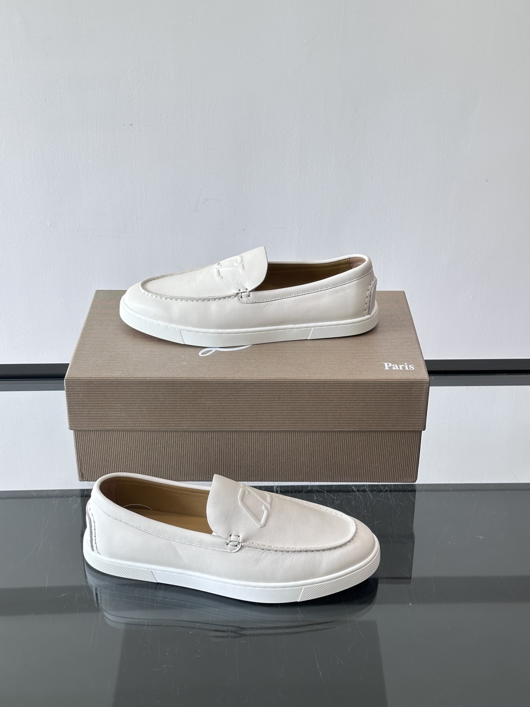 CL 休闲鞋一脚蹬 男士老钱风休闲鞋Christian Louboutin 休闲鞋👟！这双老钱风一脚蹬 