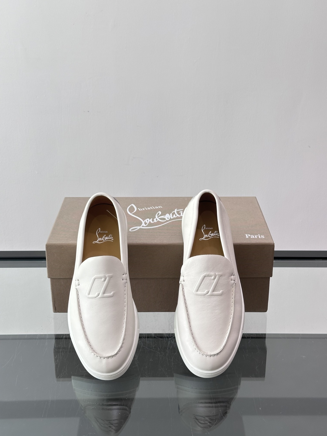 CL 休闲鞋一脚蹬 男士老钱风休闲鞋Christian Louboutin 休闲鞋👟！这双老钱风一脚蹬 