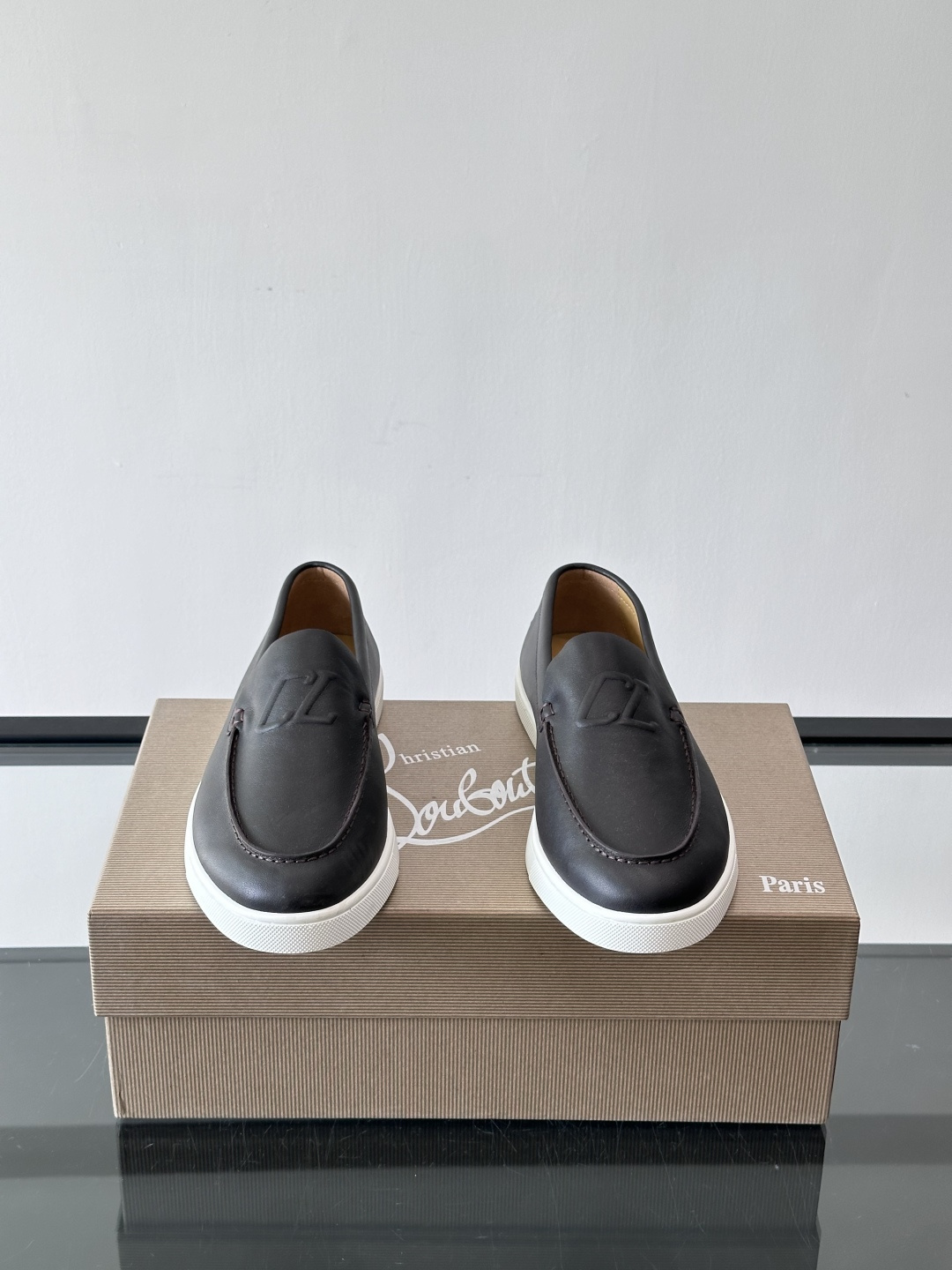 CL 休闲鞋一脚蹬 男士老钱风休闲鞋Christian Louboutin 休闲鞋👟！这双老钱风一脚蹬 