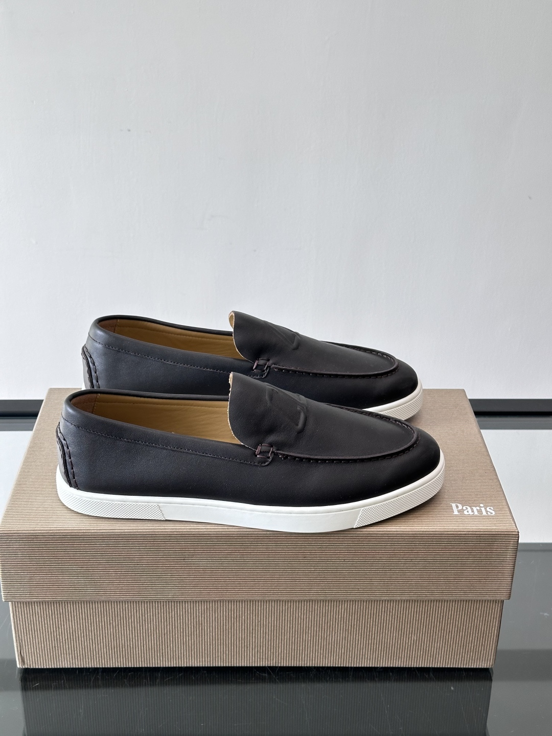 CL 休闲鞋一脚蹬 男士老钱风休闲鞋Christian Louboutin 休闲鞋👟！这双老钱风一脚蹬 